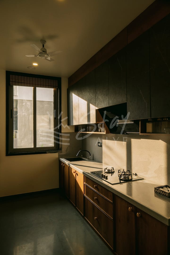 Full kitchen image 1