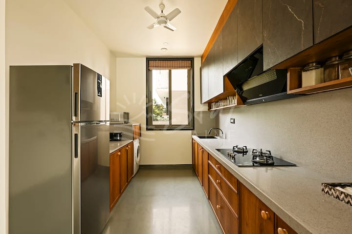 Full kitchen image 2