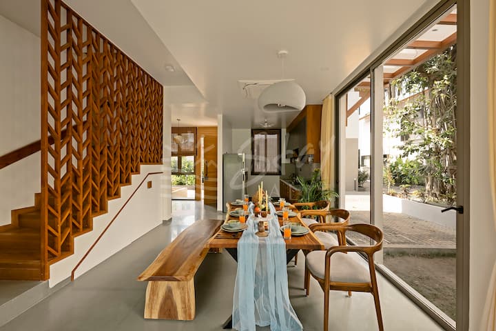 Dining area image 1