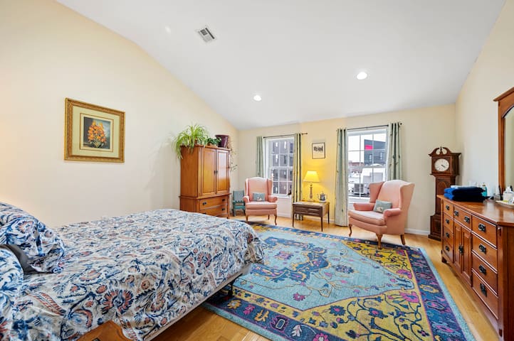 Hero's Castle Guest Suite, Free Gated Parking