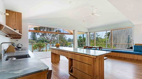 Absolute waterfront, 3 story beach house.