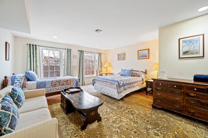 The Fishtown Hideaway 2 Bed Guest Room
