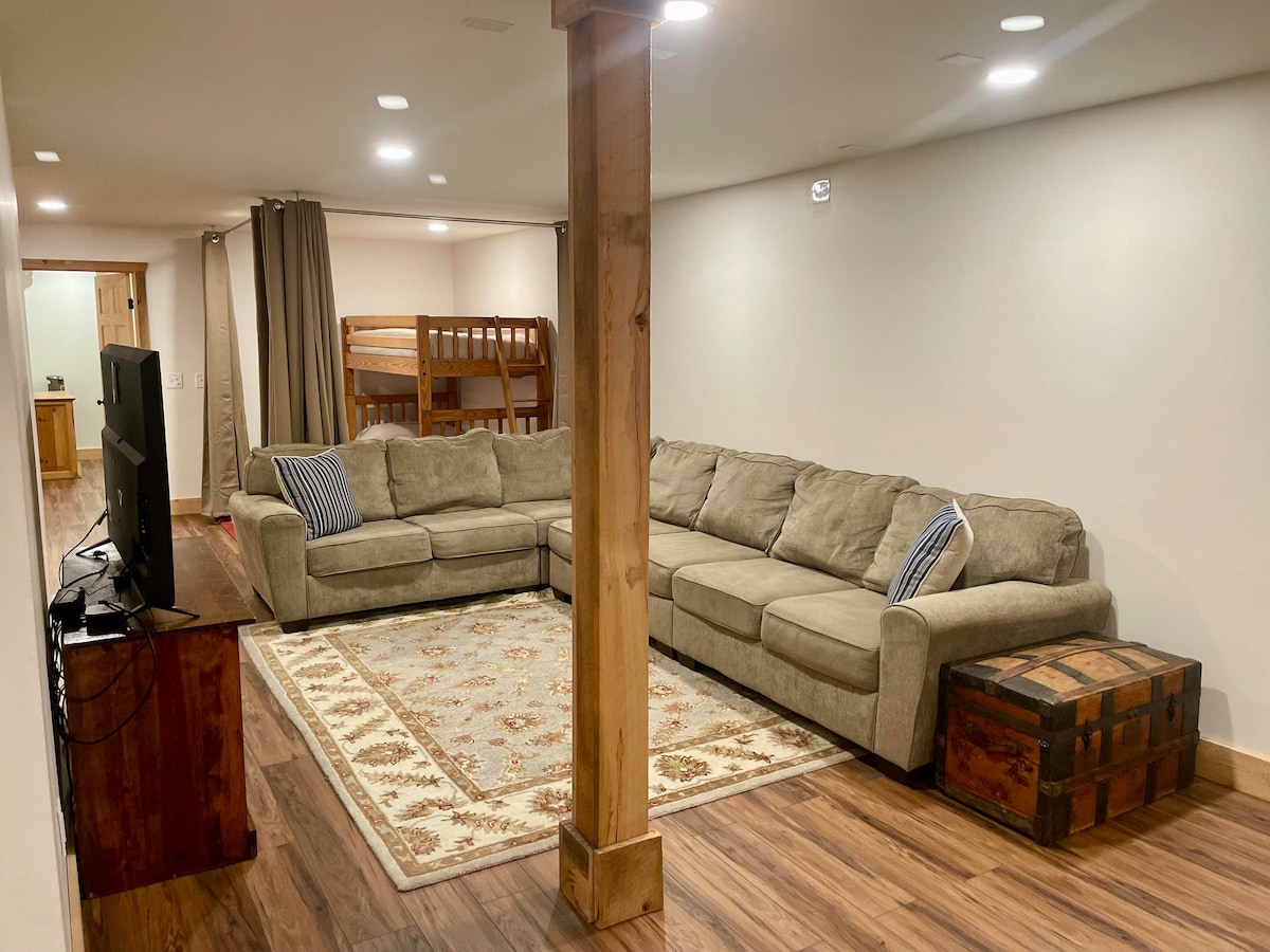 Nuestras siete personas, un sofá muy acogedor para ver películas, leer libros, dormir siestas o simplemente conversar con amigos y familiares.