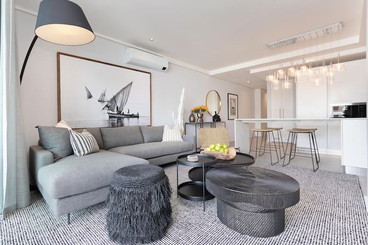 Vibrant Living in the Heart of Sea Point (Apt402)