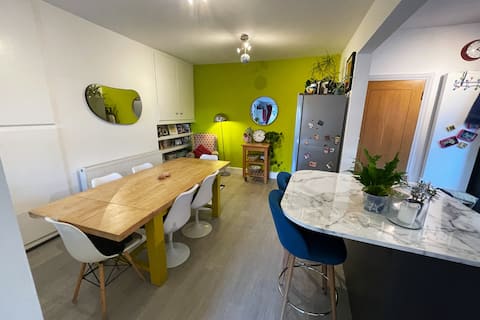 Modern family home close to the sea *with parking