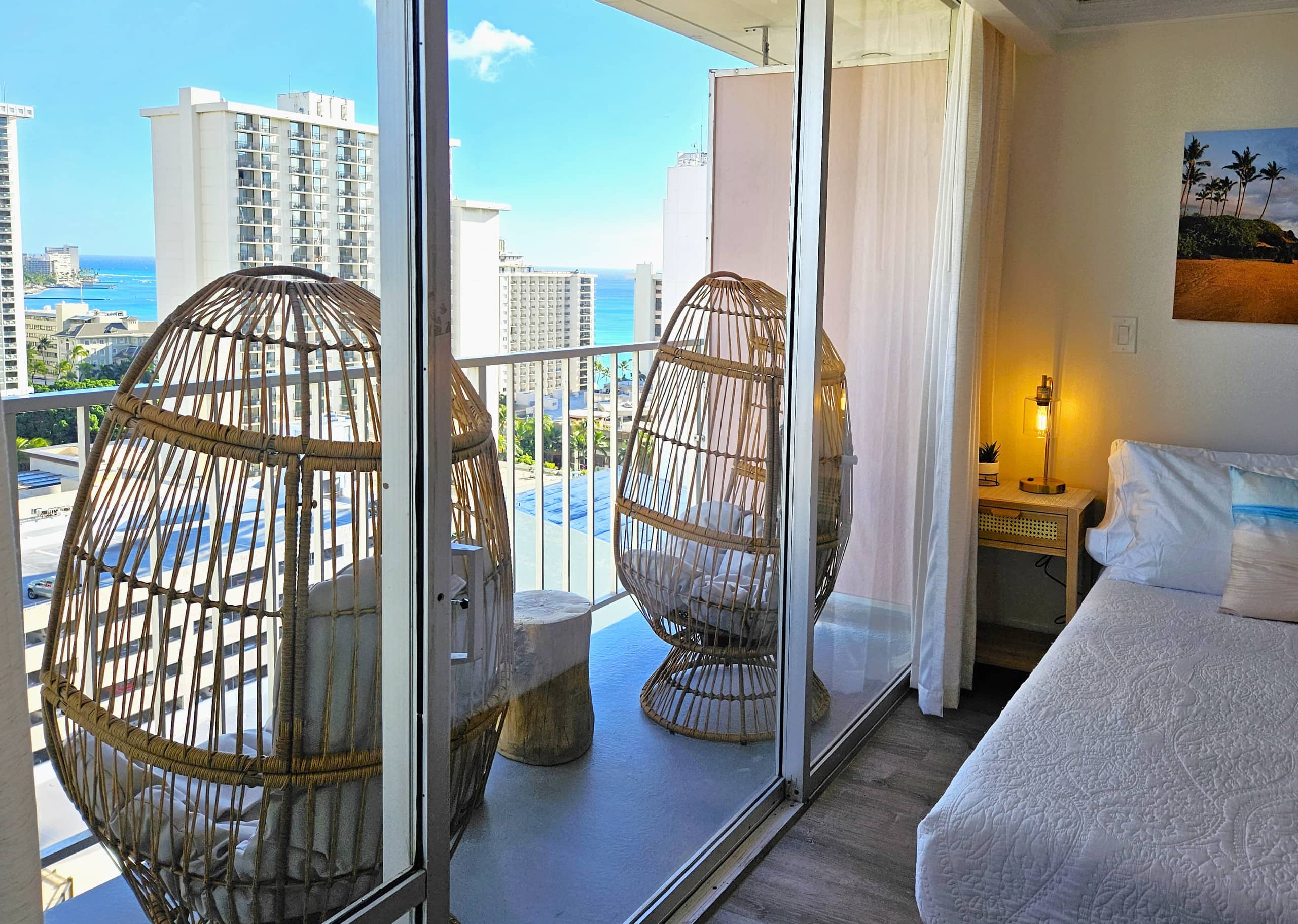 2 Queen+Sofa, Free Parking, New Renovation, View! - Image 9