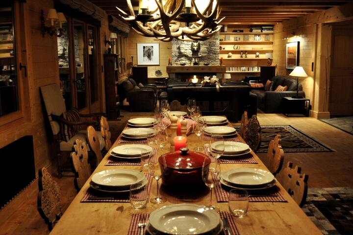 Charming Chalet ski in/out gallery image 4