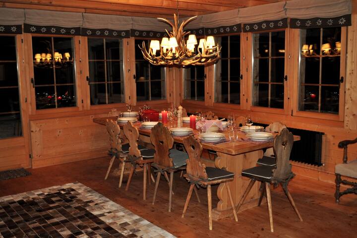 Charming Chalet ski in/out gallery image 5