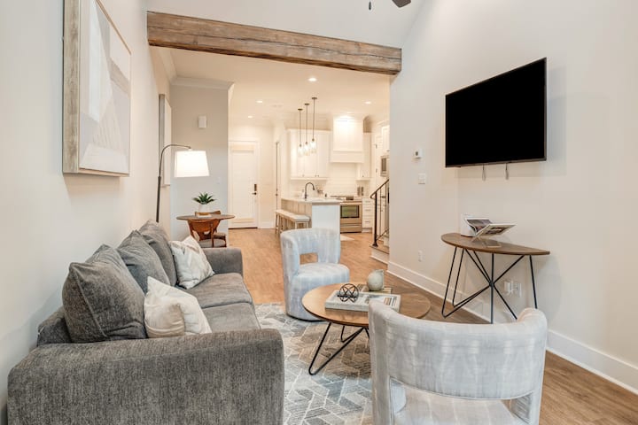 Brand New Upscale Townhome In Heart Of Lafayette - Lafayette, LA