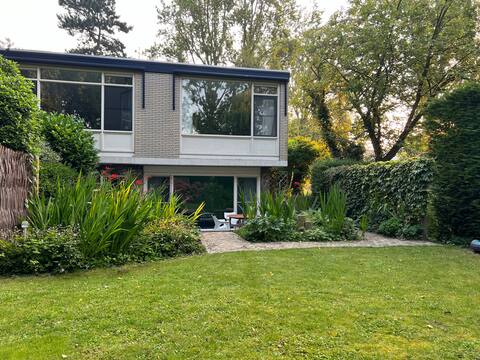 Close to Rotterdam, free parking, terrace & garden