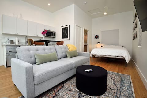 Top Airbnb: Creative Getaway in Burbank