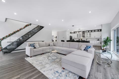 Luxury Home|Hot Tub|Fire Pit|BBQ|11KM 2 DT Ottawa!