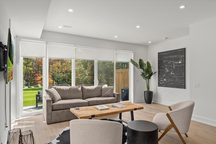 Luxury Modern Muskoka Retreat - Muskoka