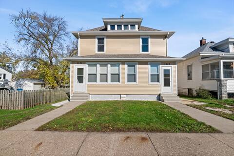 NEW Double the fun chic & cozy duplex to yourself!