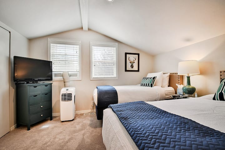Double Twin Bedroom suite with Deer Valley,  flat screen TV,  walk in closet