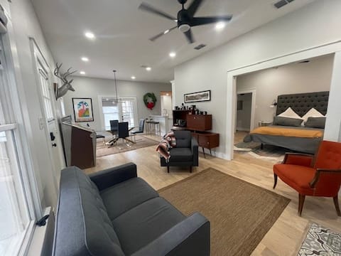 Top Airbnb: Casa Blanca - stylish comfort in Mahncke Park