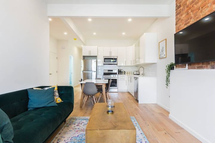 Spacious 3 Bedroom/2 Bath Suite