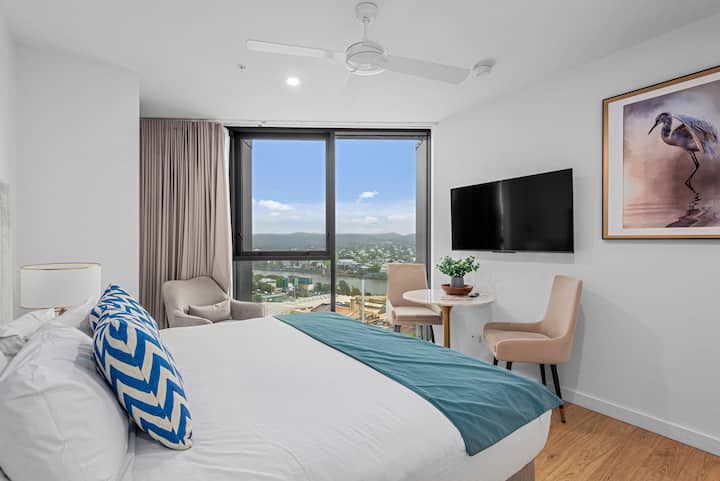 Stunning River & Mountain View Studio W Pool & Gym - South Brisbane Station