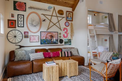 Downtown Comfort Bunkhouse with Private Courtyard