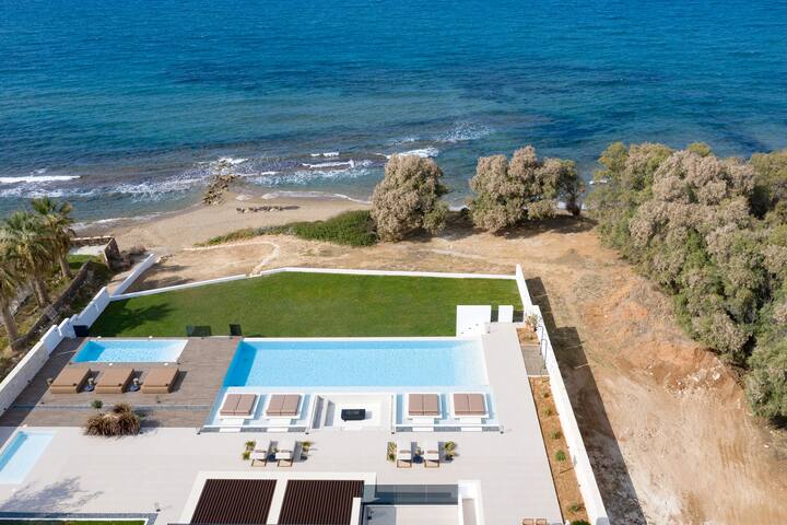 Asea Villa, Spectacular right-on-the-beach Retreat gallery image 5