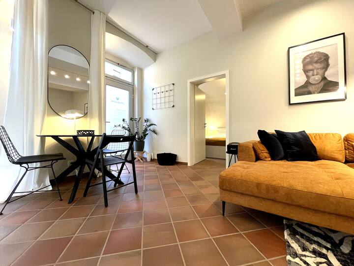 Suite meets Historical Old Town + Free Parking