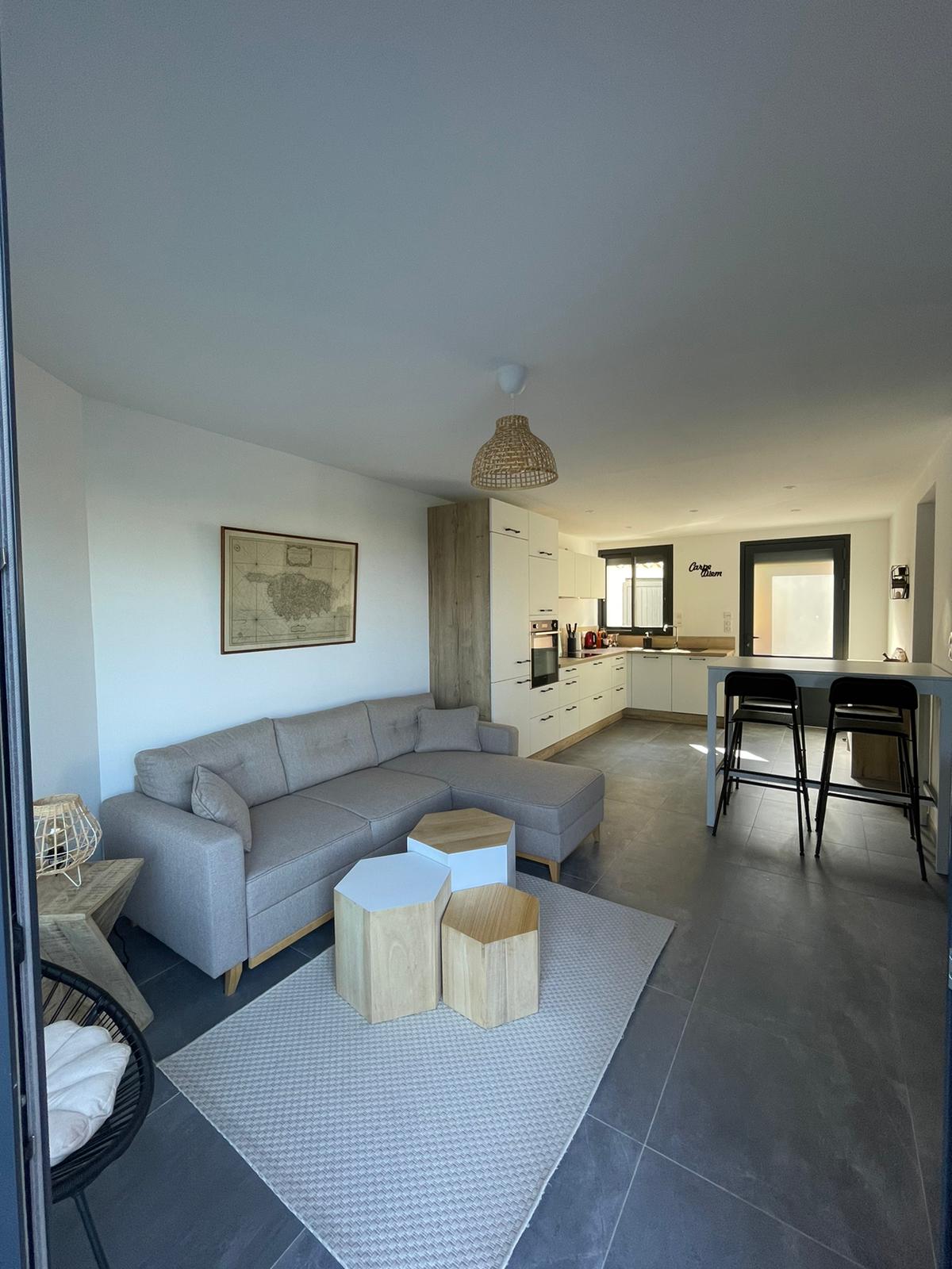 Popular Airbnb listing: Villa 8/9 people beautiful sea view in Pietrosella