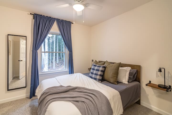 Spálňa č.1 s manželskou posteľou veľkosti Queen