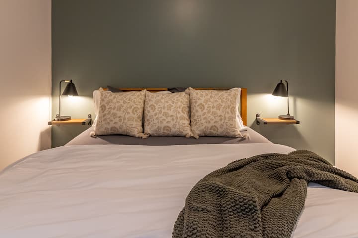 Spálňa č.2 s manželskou posteľou veľkosti Queen