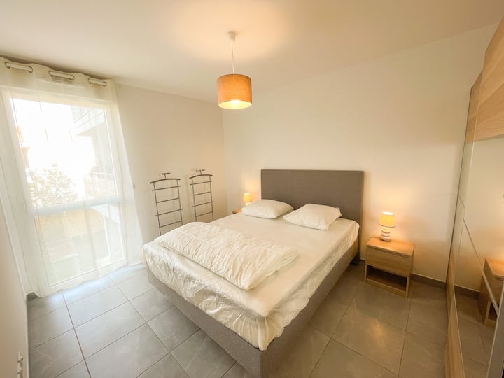 Მთავარი საძინებელი | T3 ახალ საცხოვრებელში სანარი-სიურ-მერში