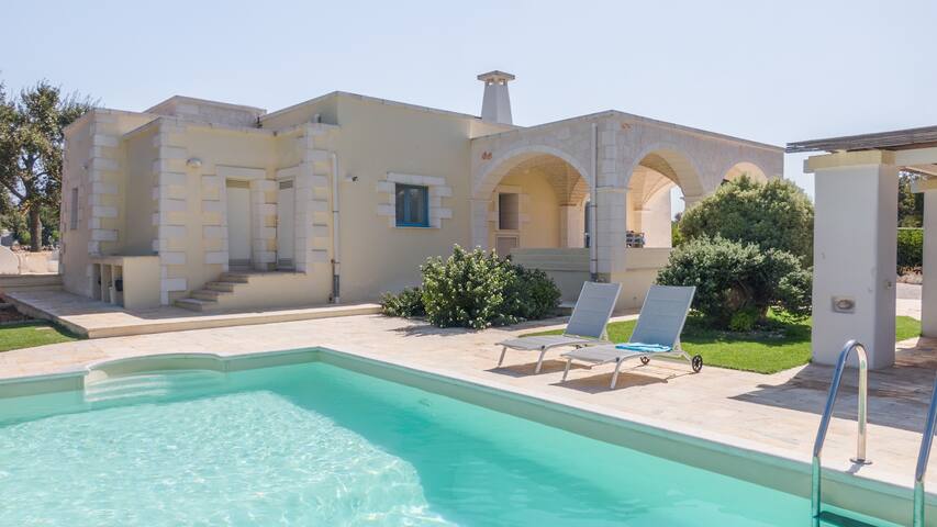 Chic two bedroom villa with private pool & BBQ gallery image 2