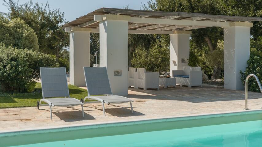 Chic two bedroom villa with private pool & BBQ gallery image 4