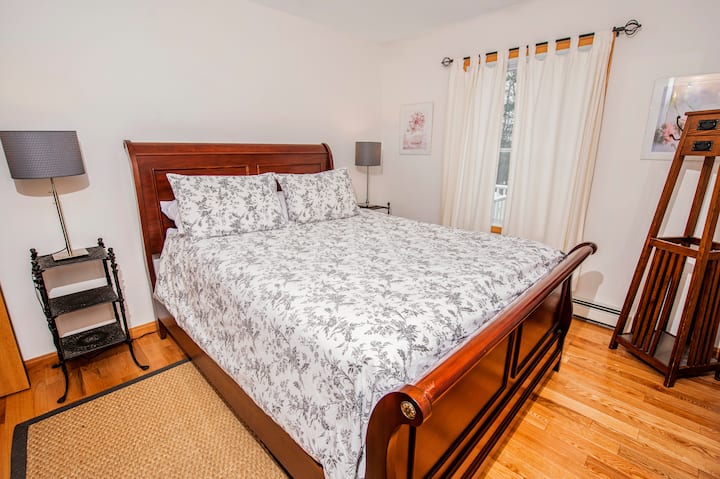 The first Queen bedroom on the first floor. 