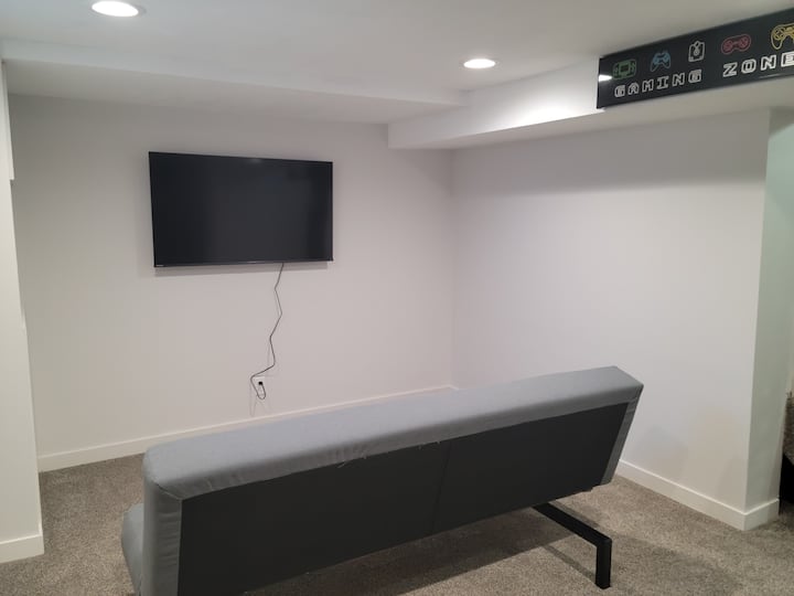 Modern Digs Cottage - Lincoln, NE