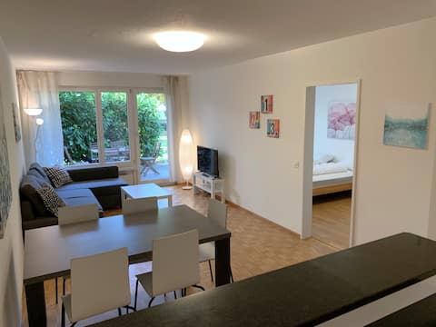 Lake & garden - 2.5 rms, parking, near city center