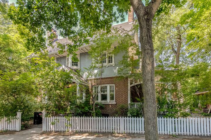 Four Bedroom Rosedale Home gallery image 2