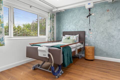Specialist Accessible Home/Profiling bed and Hoist