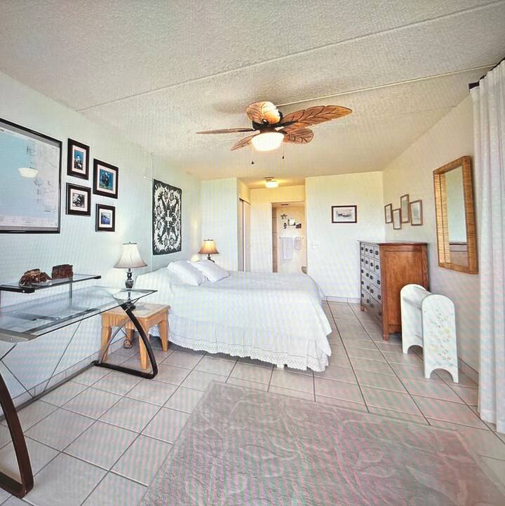 מיטת קינג סייז ויחידת מיזוג אוויר