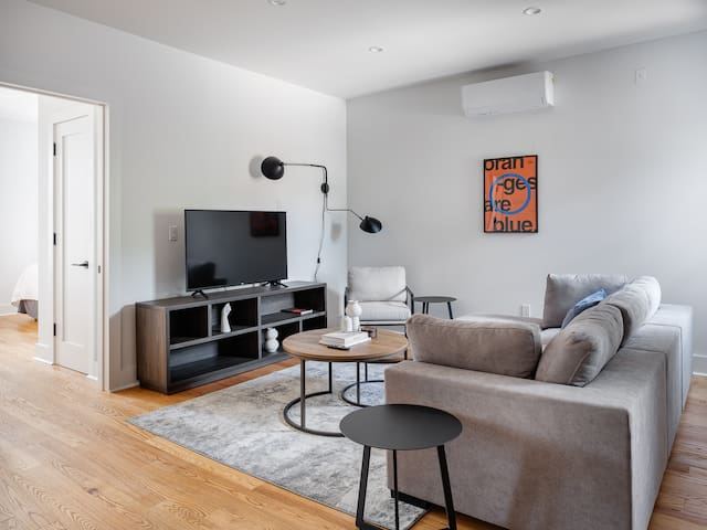 Sunny + Stylish 3Bd – Greenpoint