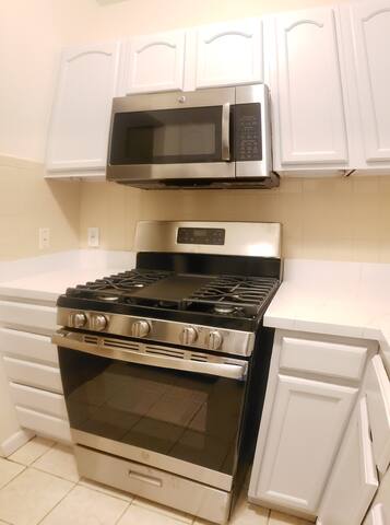 Two huge bedroom suites gallery image 3