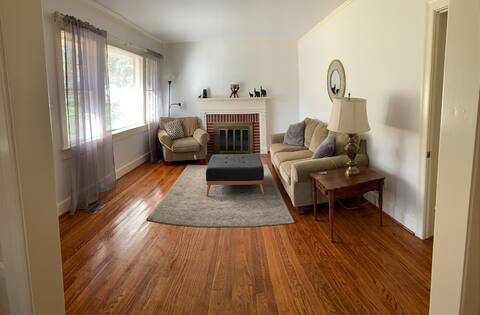 Cozy Brick House | Mins to Hospital