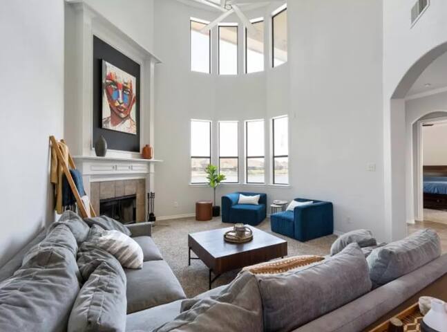 Monthly Rental: Lakefront & Pool in Fort Worth, TX