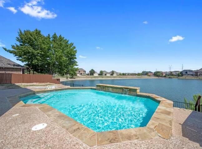 Monthly Rental: Lakefront & Pool in Fort Worth, TX gallery image 4