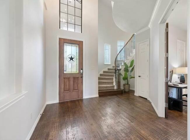 Monthly Rental: Lakefront & Pool in Fort Worth, TX gallery image 3