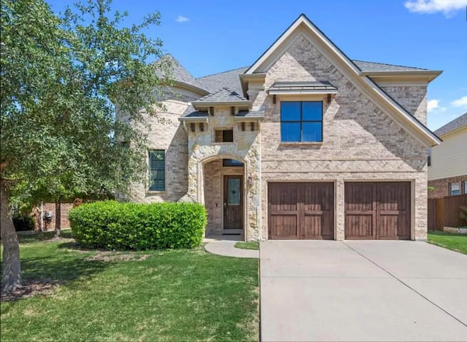 Monthly Rental: Lakefront & Pool in Fort Worth, TX gallery image 2