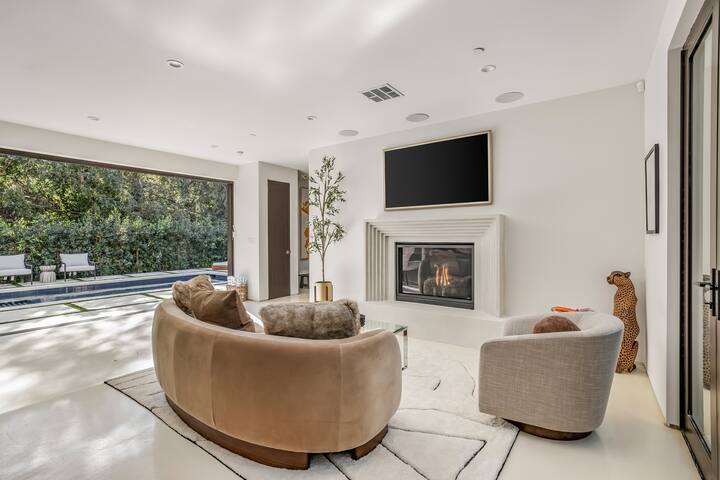 Modern Glamour Estate w/ Pool & Canyon Views gallery image 3