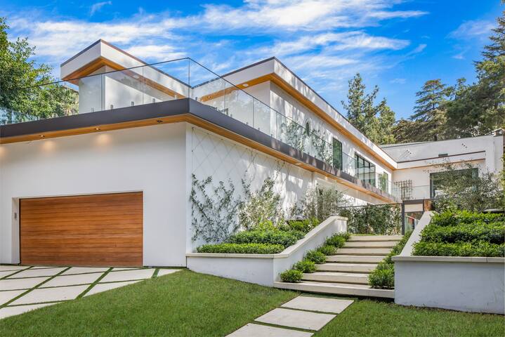 Modern Glamour Estate w/ Pool & Canyon Views gallery image 2