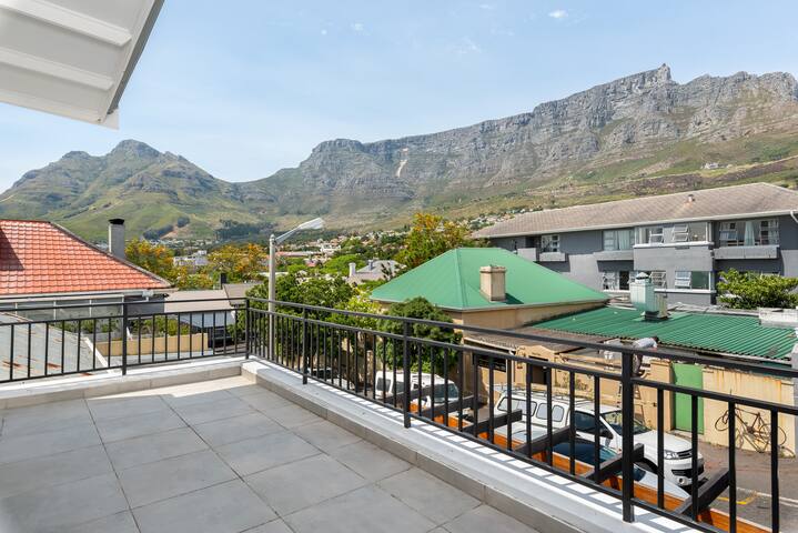 Spacious Gardens Getaway | Mountain Views gallery image 5