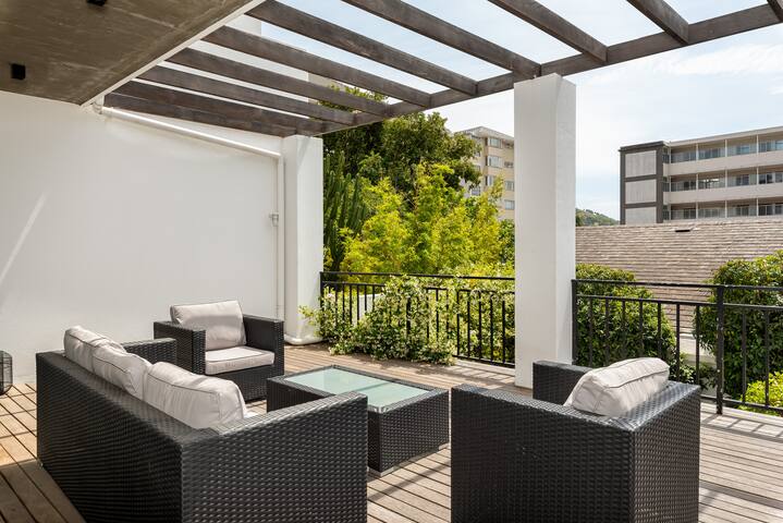 Spacious Gardens Getaway | Mountain Views gallery image 3