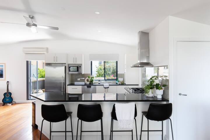 “Coastal Amore” Harbourside Luxe gallery image 4