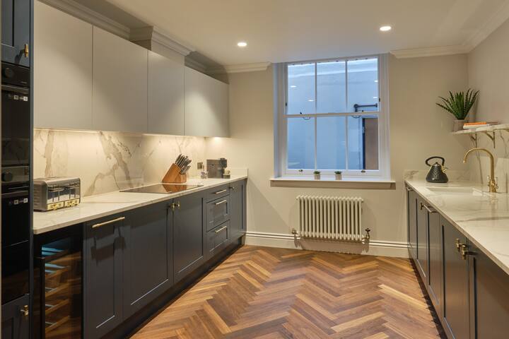 Luxury 2 bedroom duplex apartment – prime Mayfair gallery image 5